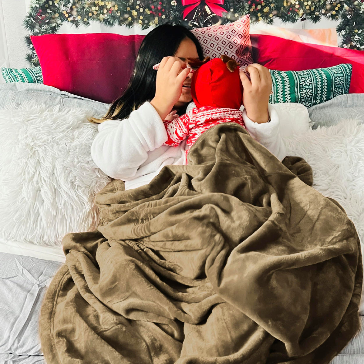 Bedsure GentleSoft fleece blanket in family room, big enough for everyone