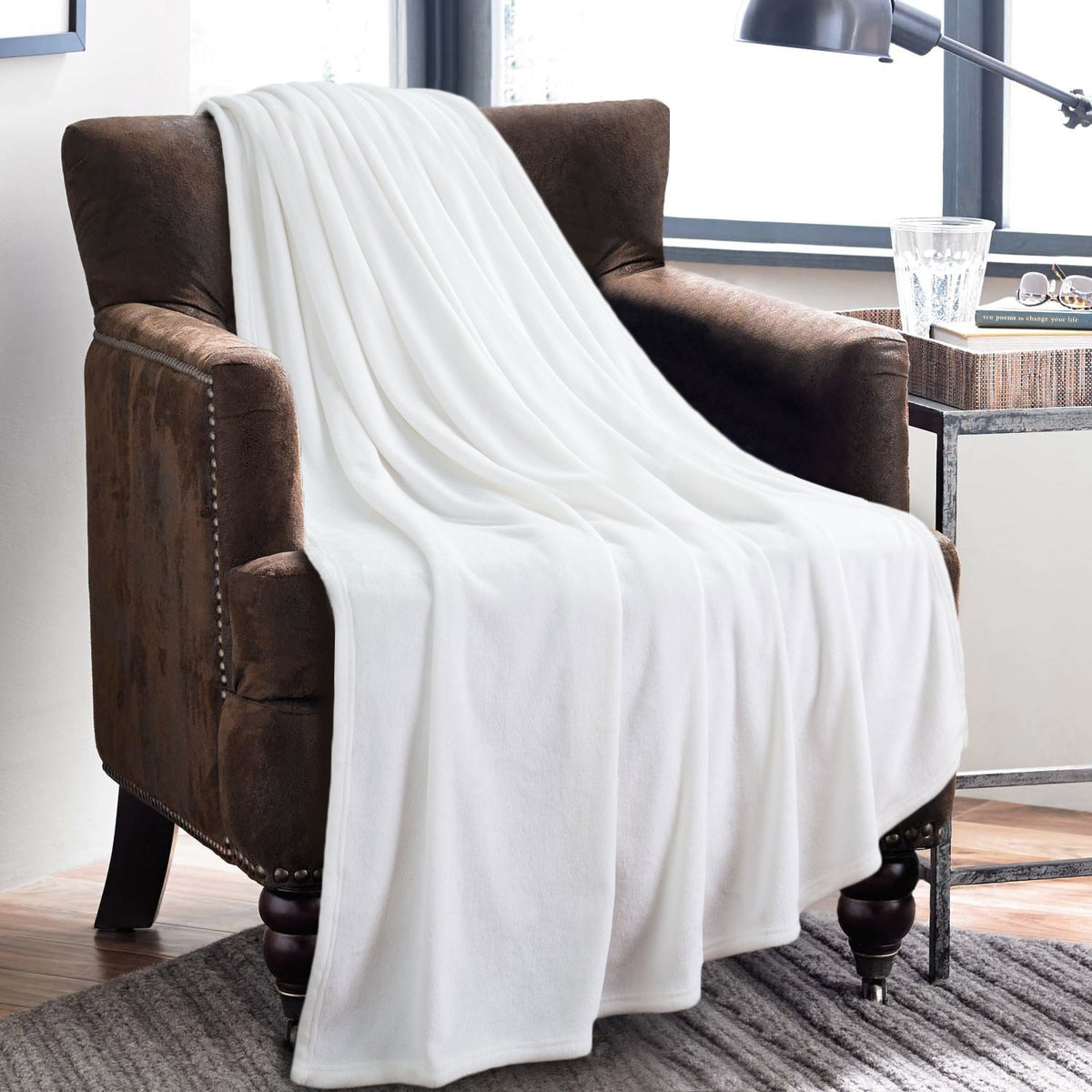 Bedsure GentleSoft fleece blanket texture closeup – plush microfiber for cozy warmth