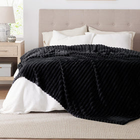 Bedsure GentleSoft machine-washable design makes care simple and convenient.