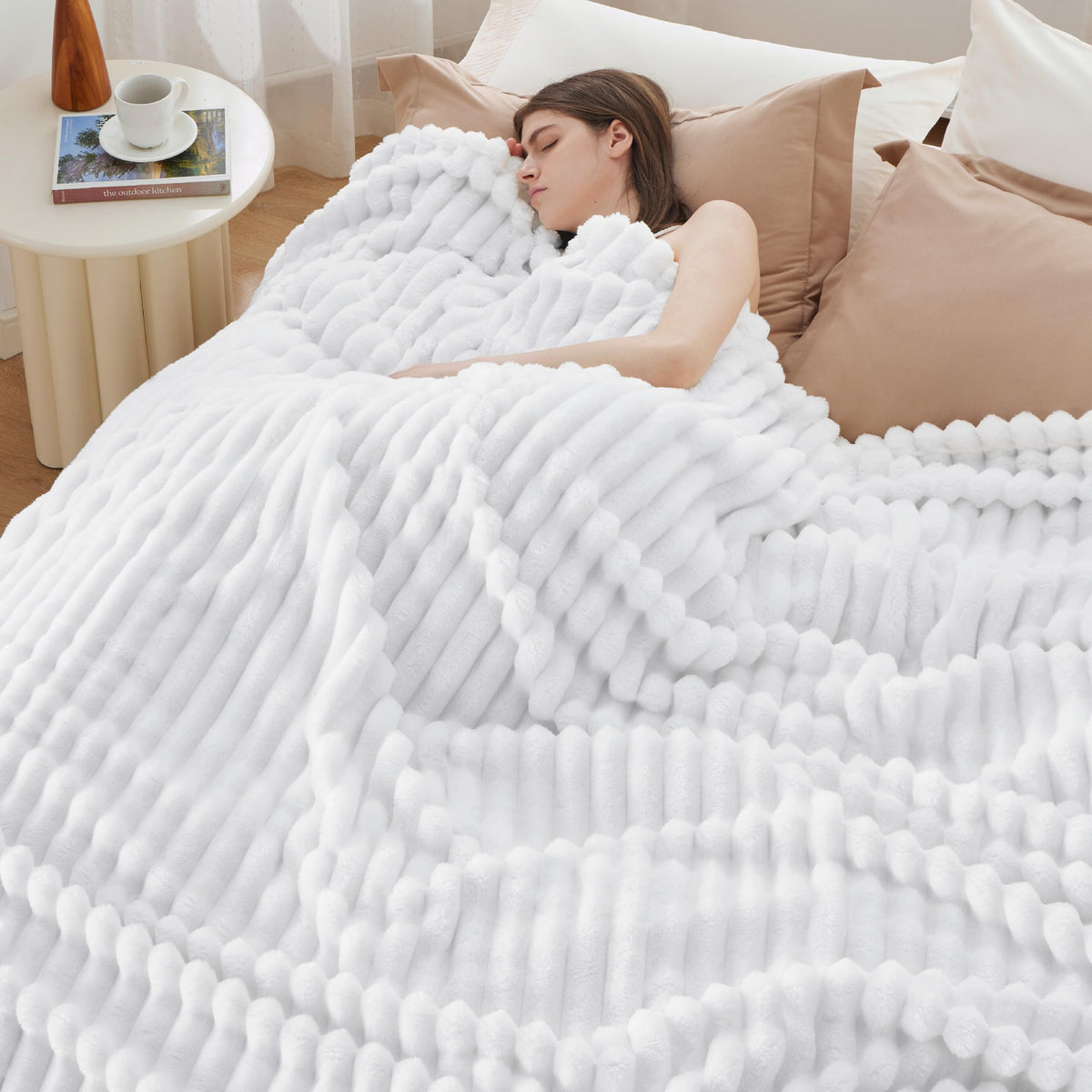 Bedsure GentleSoft close-up of microfiber for plush softness and warmth.