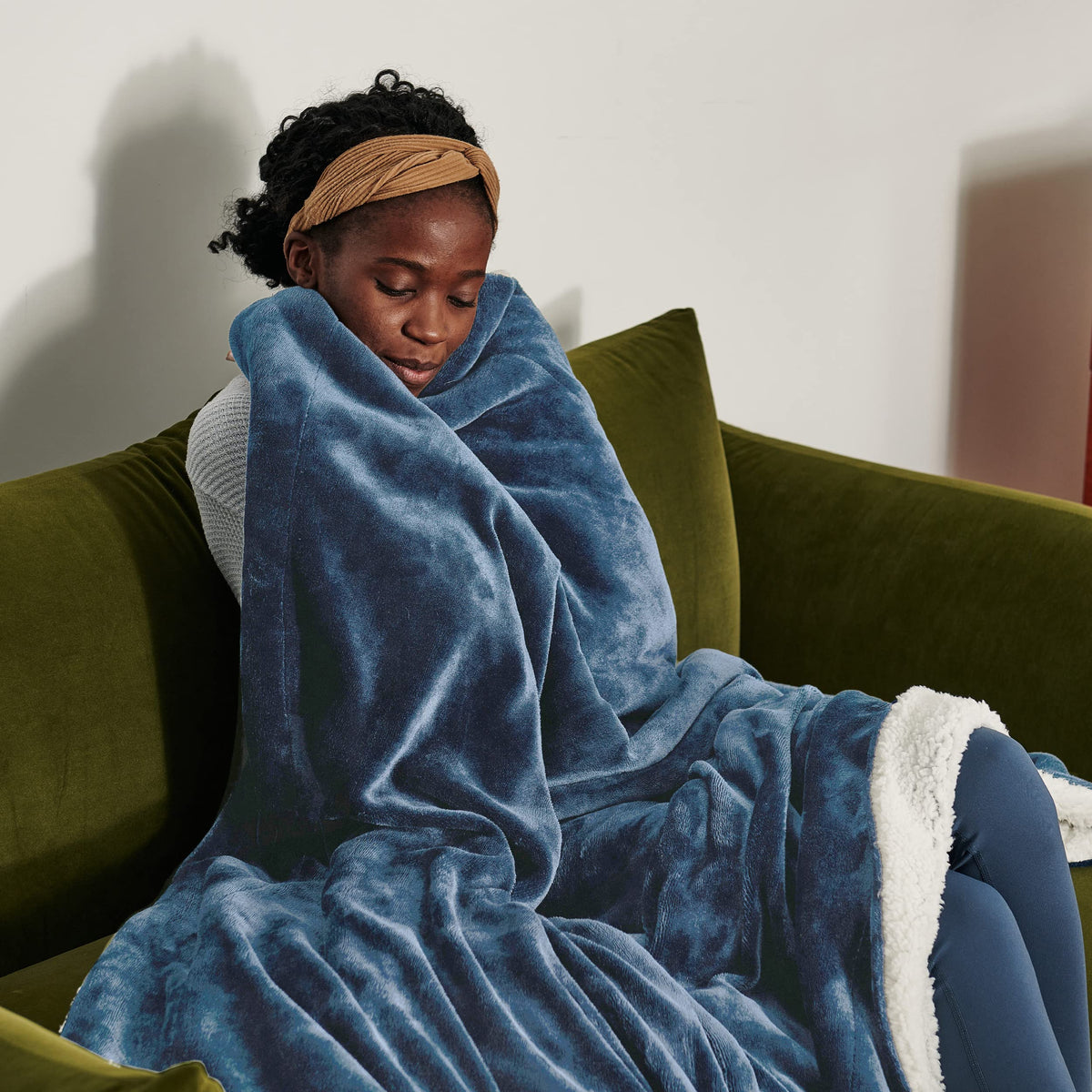 Bedsure GentleSoft Sherpa Throw size 50x60 inches on sofa