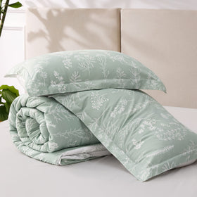 Bedsure gift-ready bedding set suitable for holidays and occasions