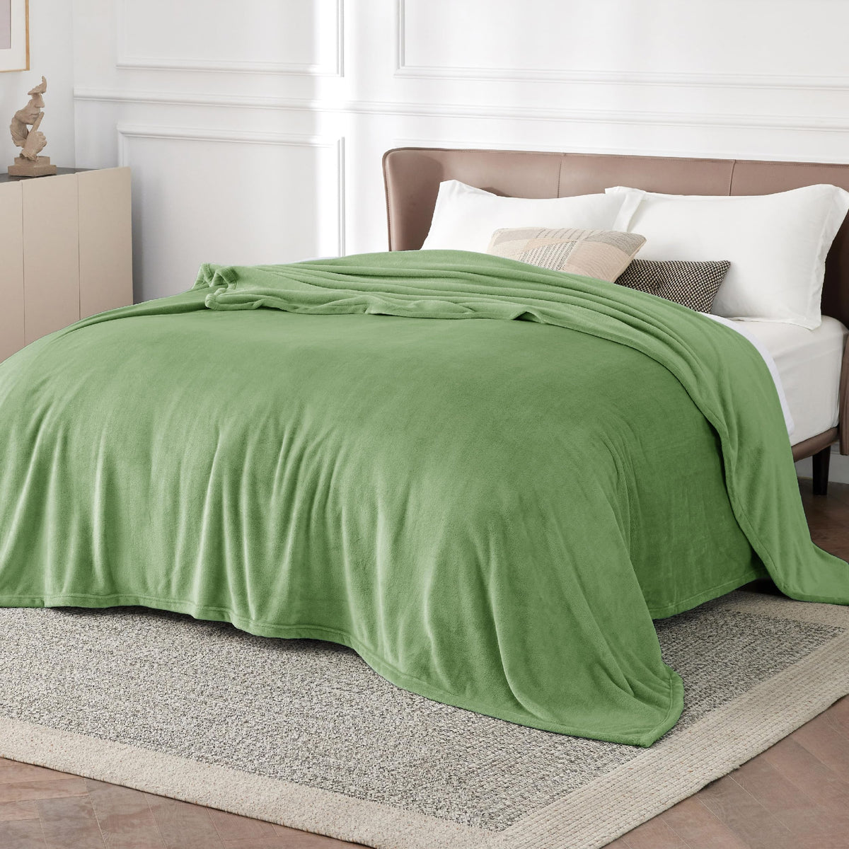 Bedsure emerald blanket closeup highlights plush microfiber finish and softness