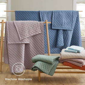 Bedsure machine washable king quilt maintains loft and shape