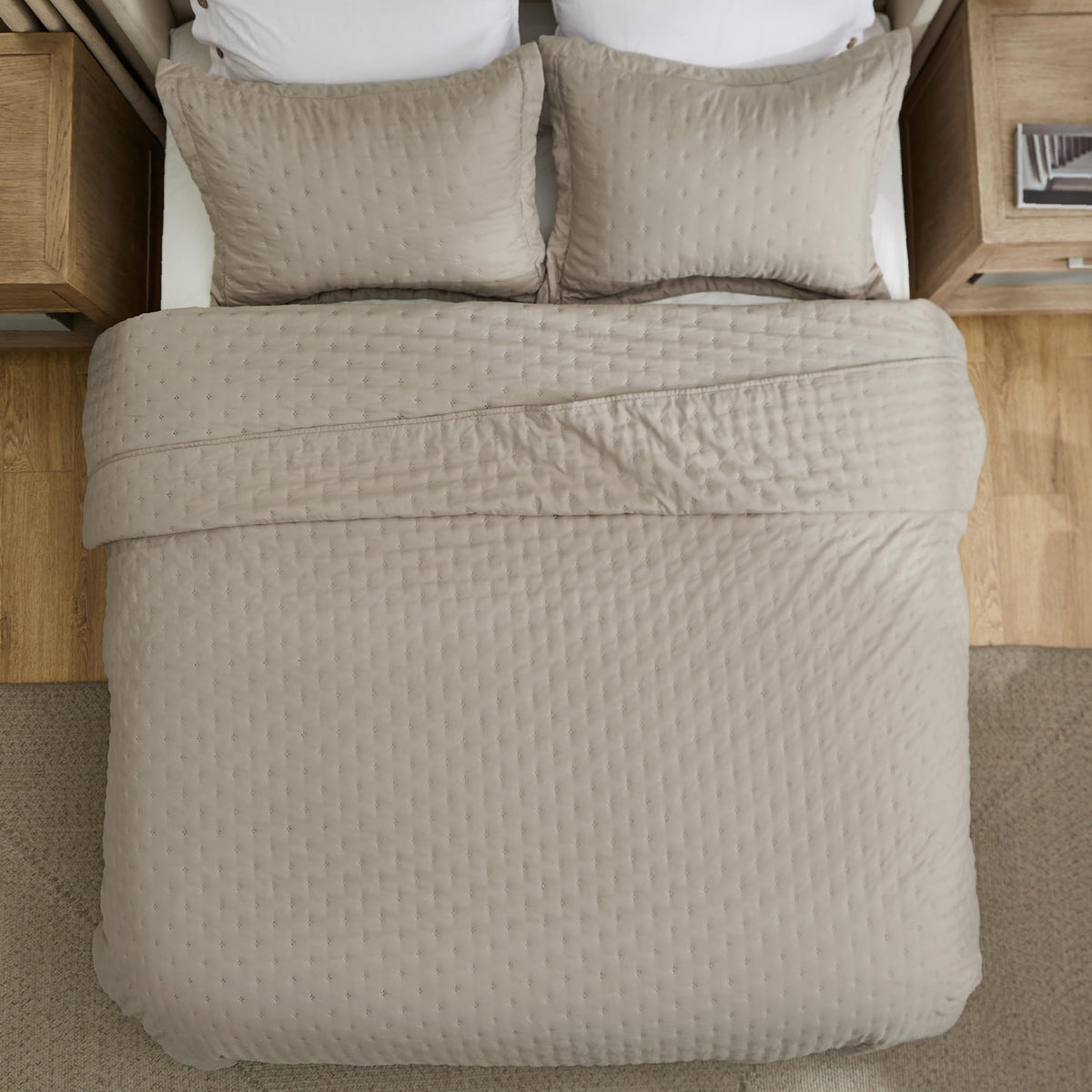 Bedsure taupe coverlet color stays vibrant after washing.