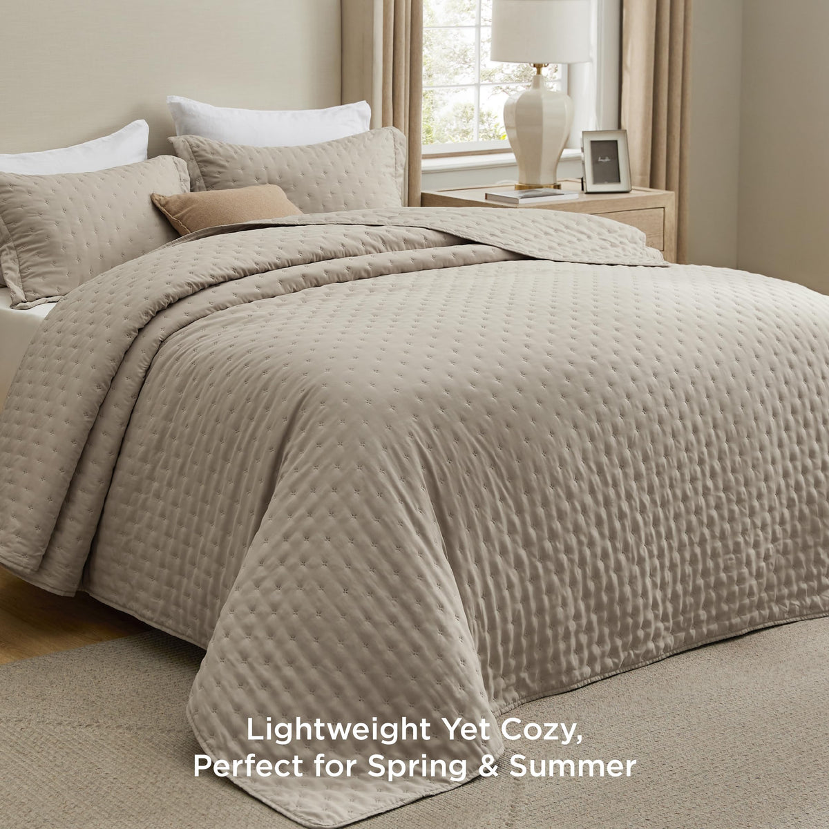 Bedsure quilt with ultrasonic quilting detail shows smooth surface.