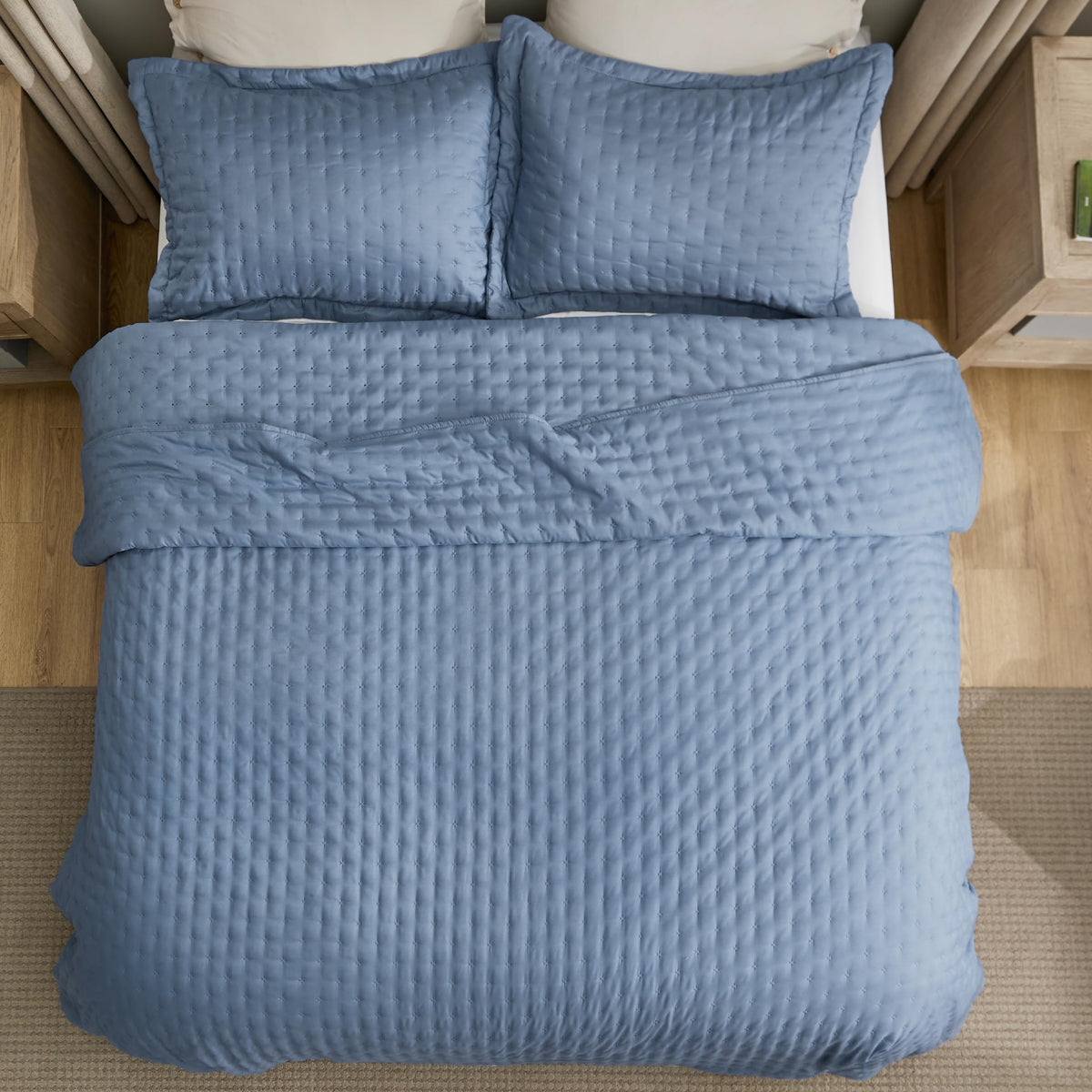 Bedsure king quilt with shams elevates bedroom décor