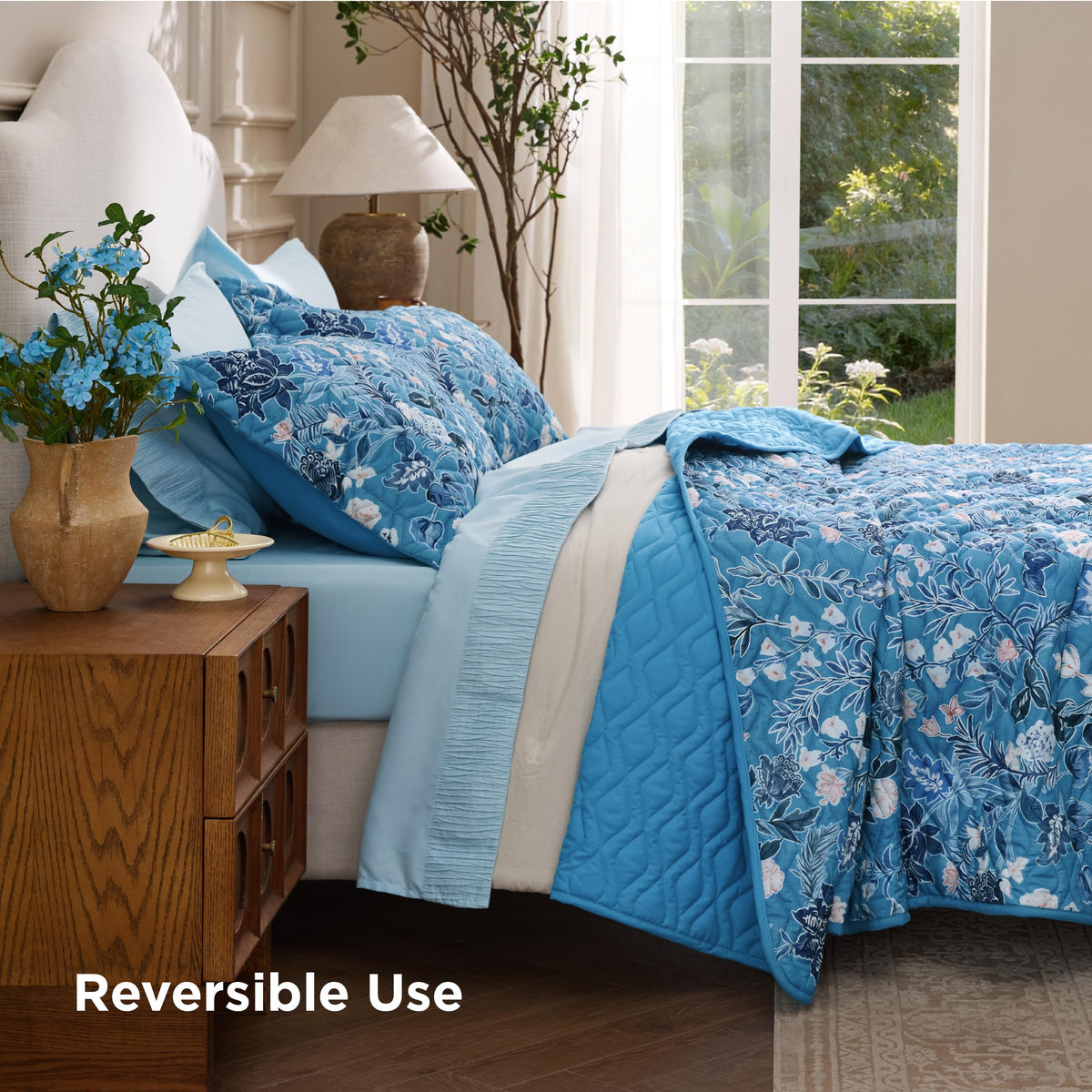 Bedsure king-size bedding set includes two pillow shams for a complete look