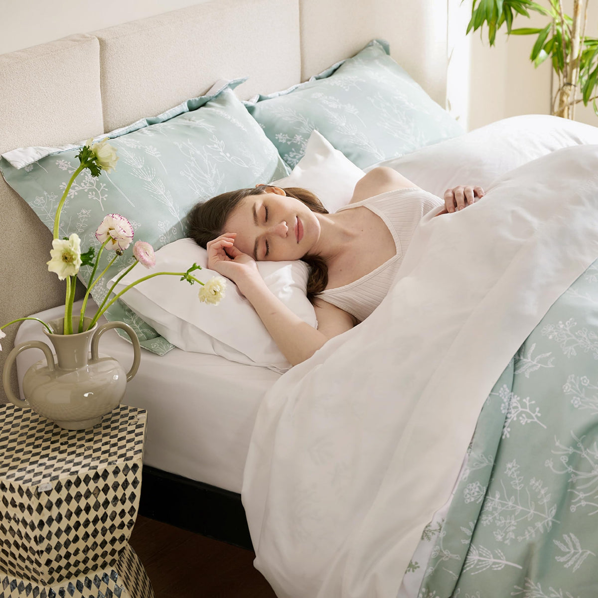 Bedsure king-size duvet cover with zipper closure for secure, easy bed changes