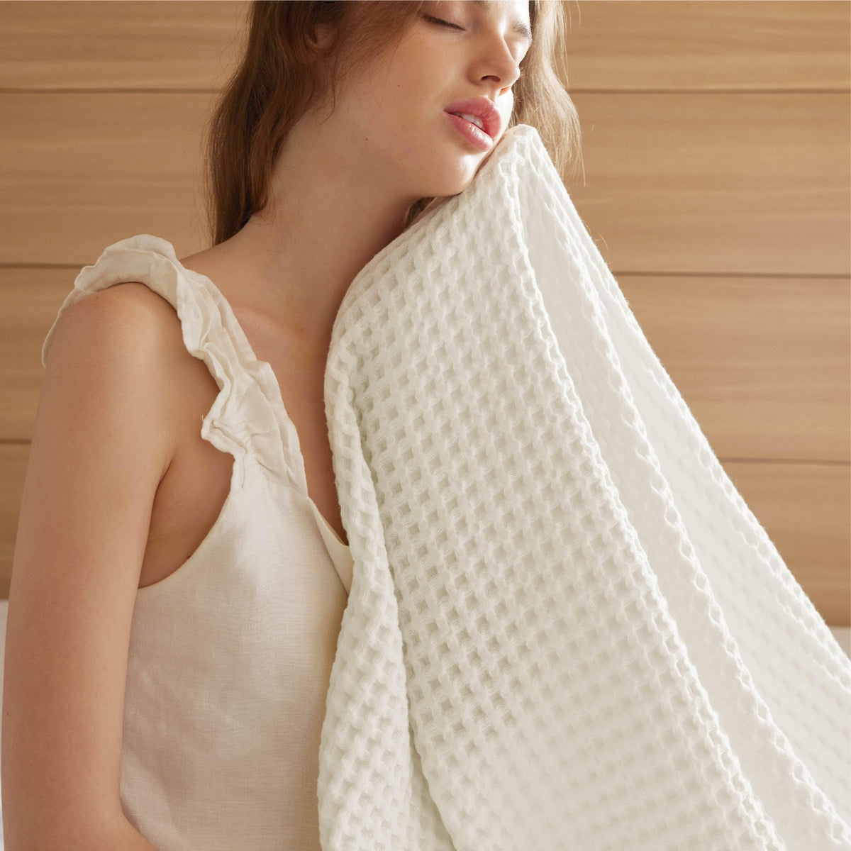 Bedsure lightweight warmth ideal for cool spring evenings.