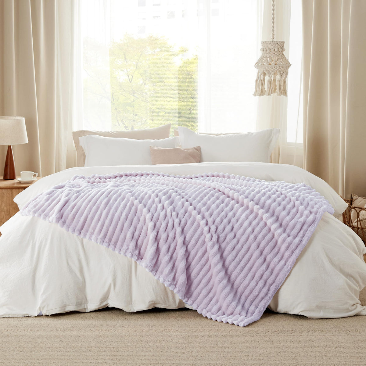 Bedsure Machine-washable fleece blanket remains color-rich after washes