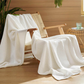 Bedsure machine-washable care makes cleaning quick and convenient.