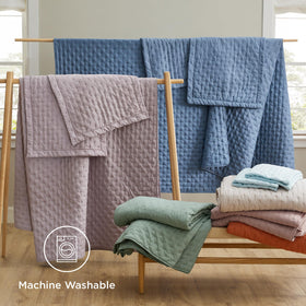 Bedsure machine-washable quilt promises easy care and color retention