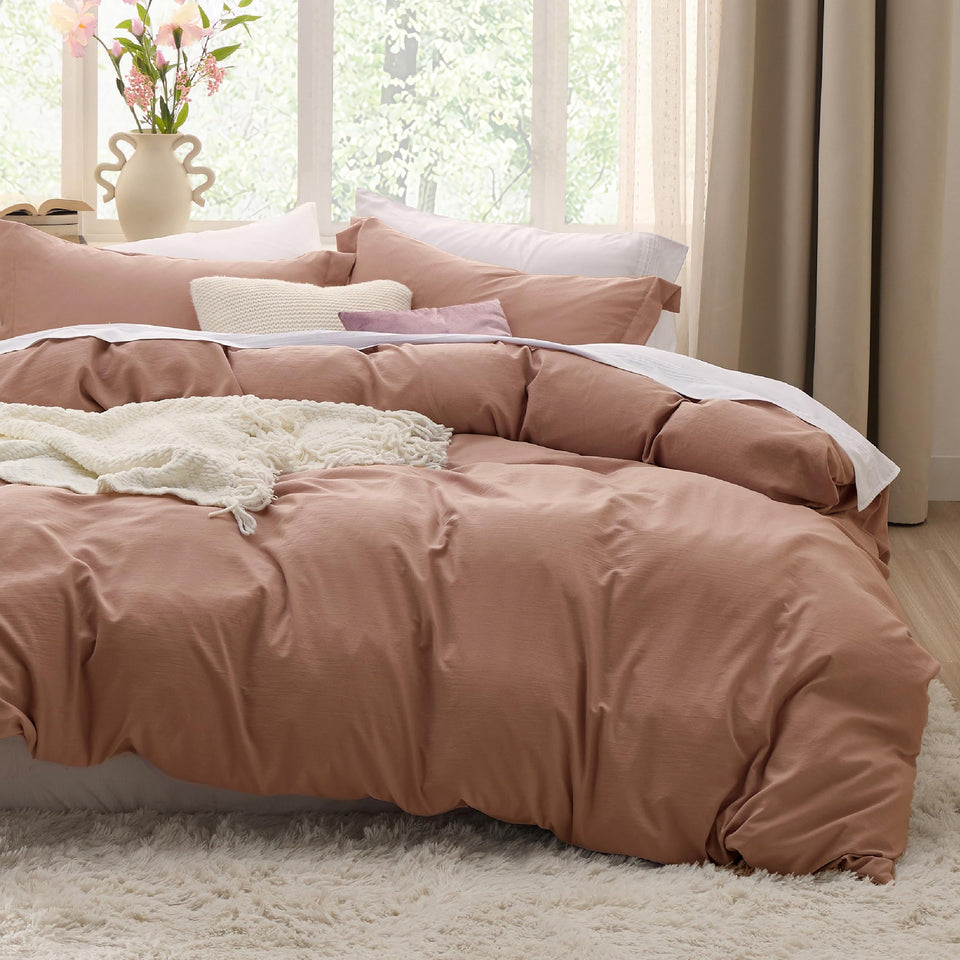 Bedsure Mocha Mousse duvet cover 104x90 close-up texture for ultra-soft sleep