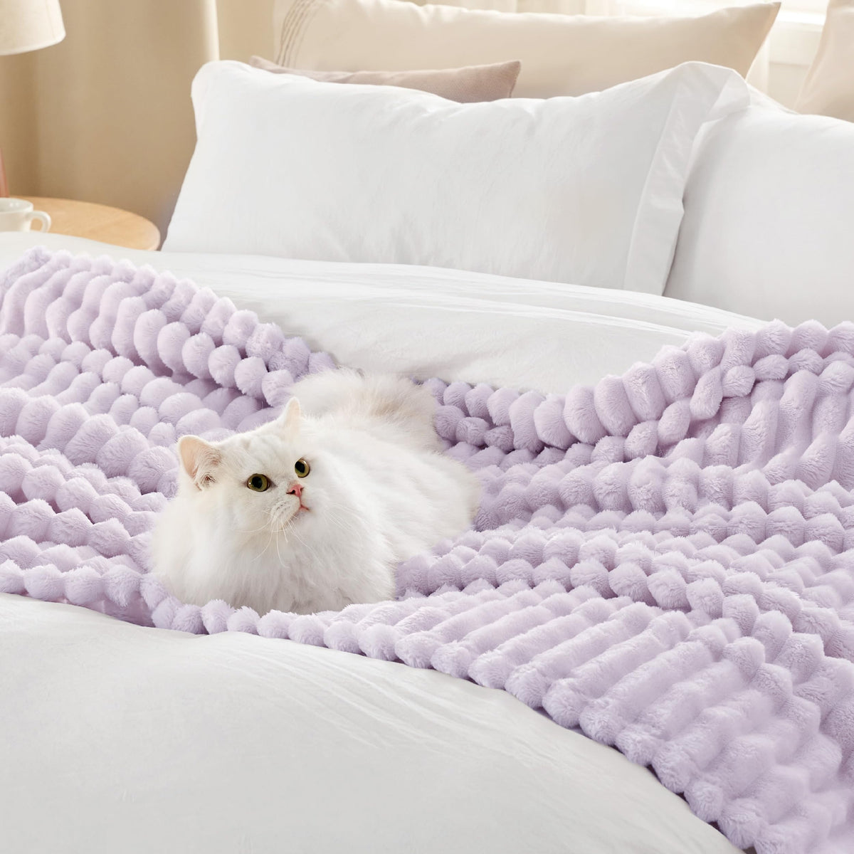 Bedsure Neat-stitched blanket emphasizes durability and long-lasting use