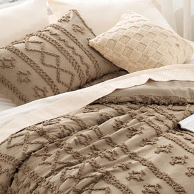 Bedsure OEKO-TEX certified fabric ensures durable, safe bedding quality.