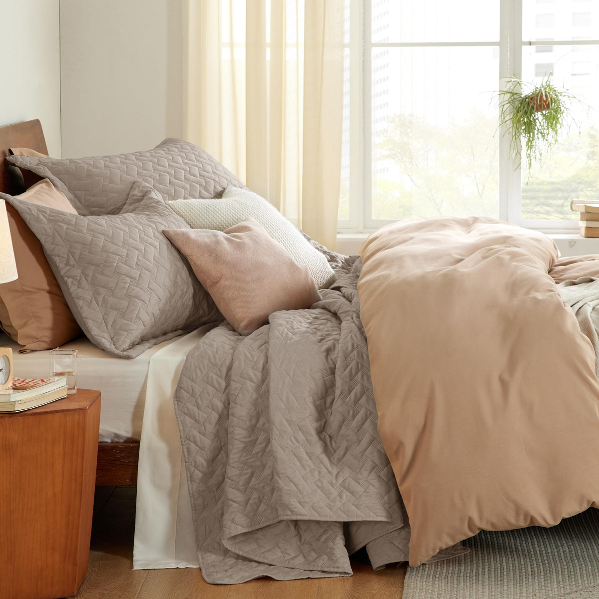 Bedsure OEKO-TEX certified fabric prioritizes safety and comfort.