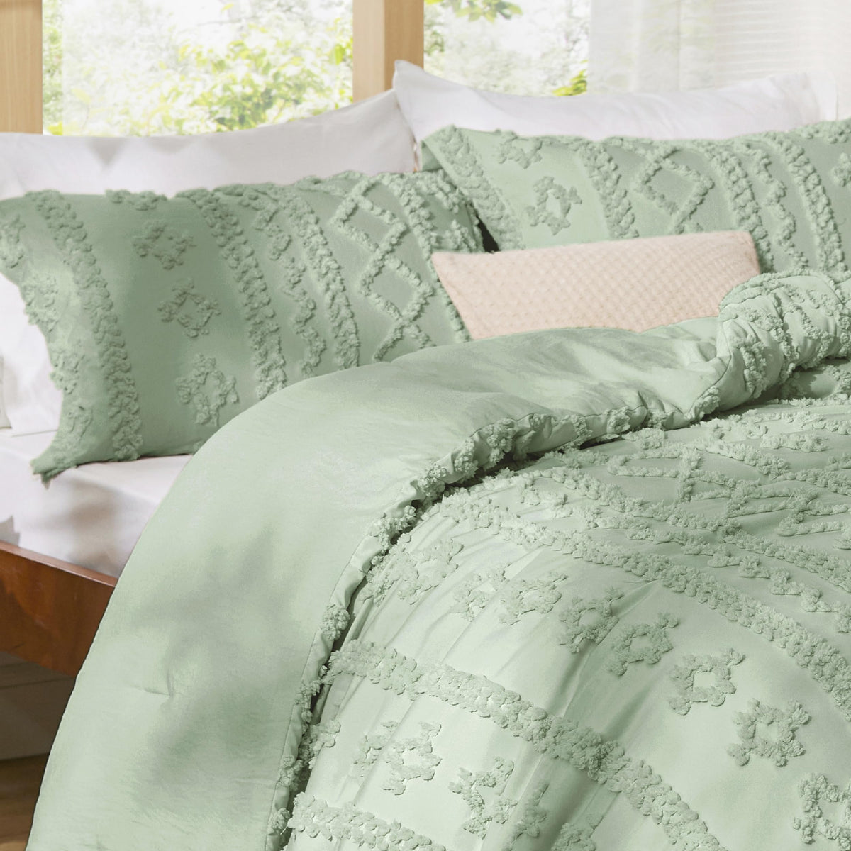 Bedsure queen set packaging showing included items