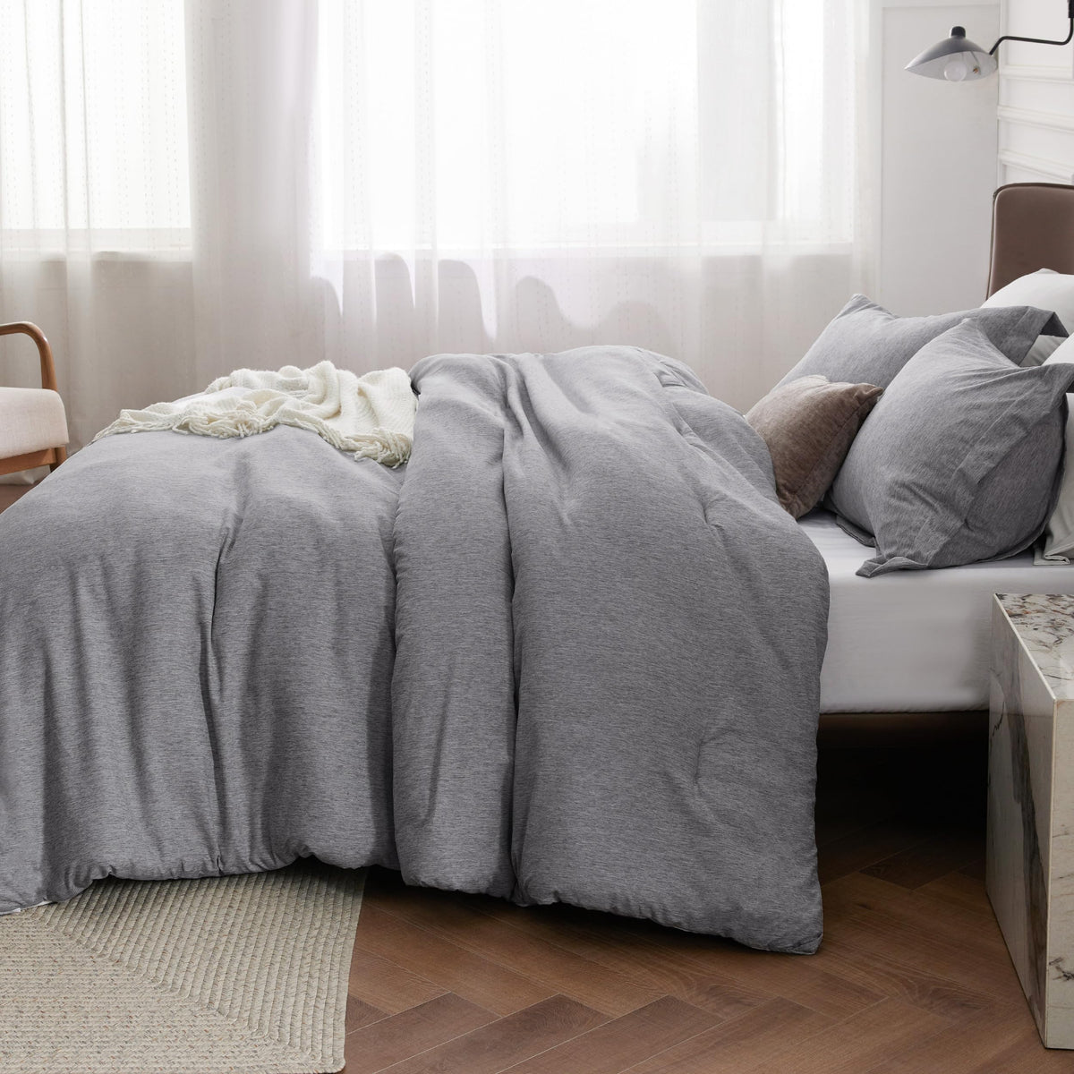 Bedsure quadruple corner-loops ensure duvet-style versatility all year.