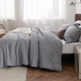 Bedsure quadruple corner-loops ensure duvet-style versatility all year.