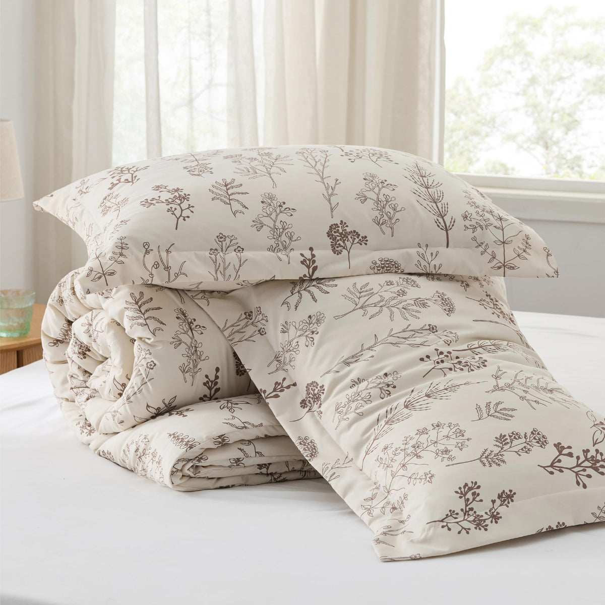 Bedsure queen comforter 90x90; ample coverage for standard beds.
