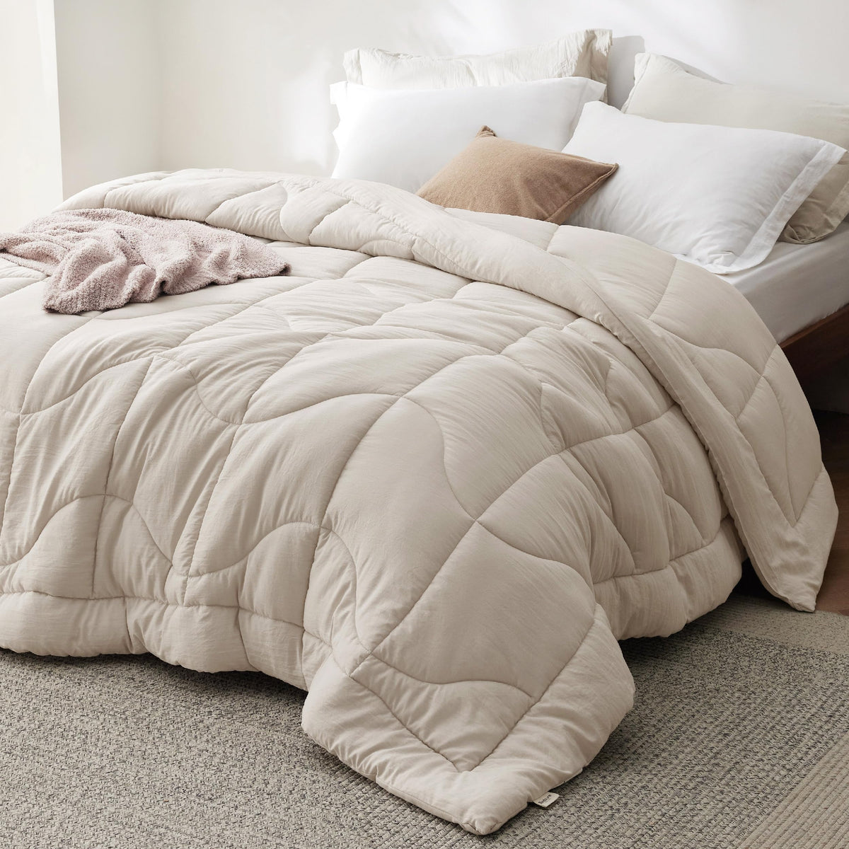 Bedsure queen comforter soft-cover close-up for ultra-soft feel and restful sleep.