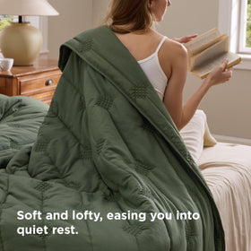 Bedsure queen quilt lightweight and breathable for all-season layering.
