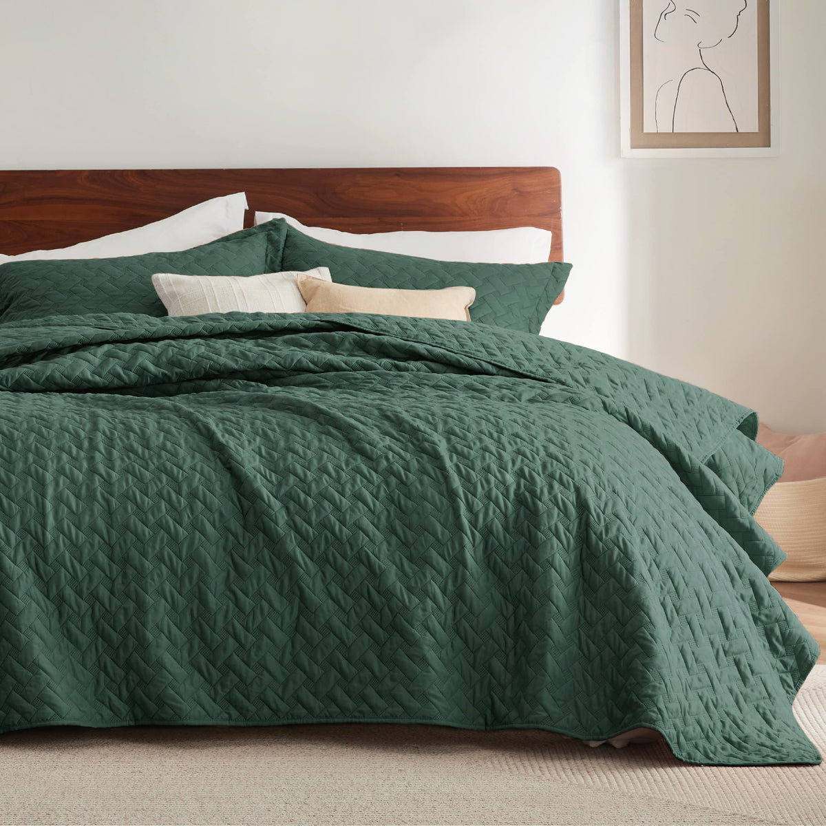 Bedsure queen quilt set includes two matching pillow shams for coordinated look.
