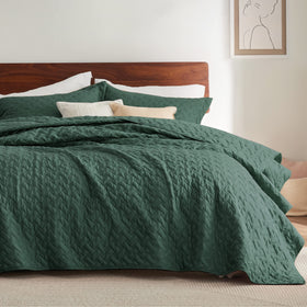 Bedsure queen quilt set includes two matching pillow shams for coordinated look.