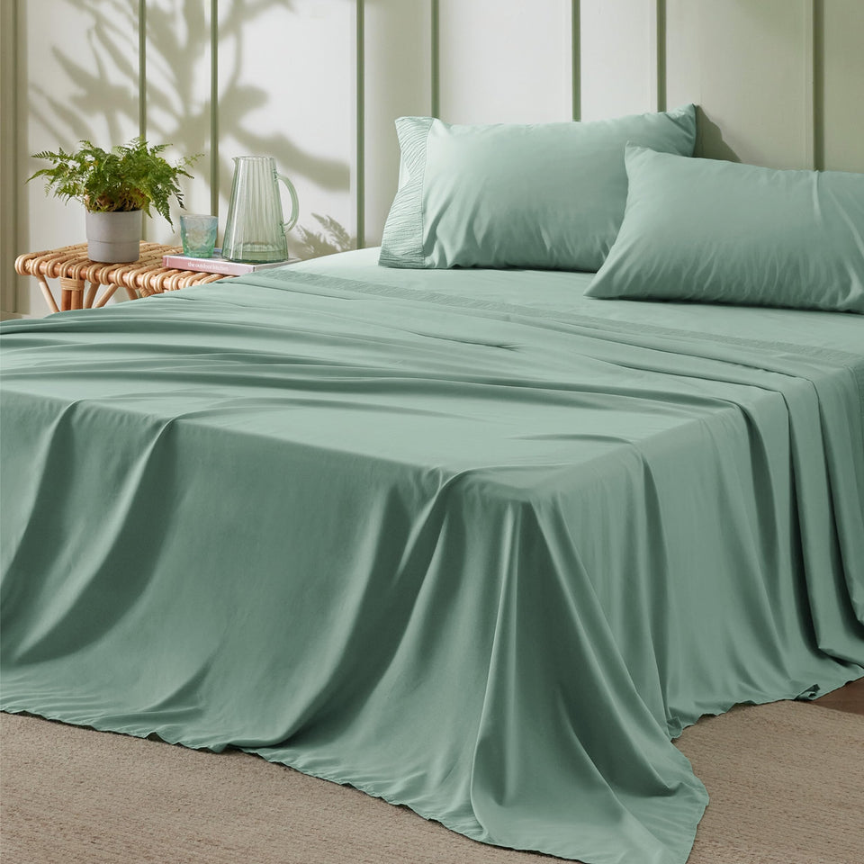Bedsure queen sheet set softness for a cool, comfortable night.