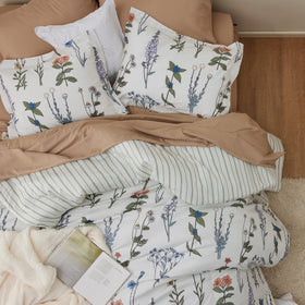 Bedsure queen-size 90x90 duvet cover fits standard queen bedding.