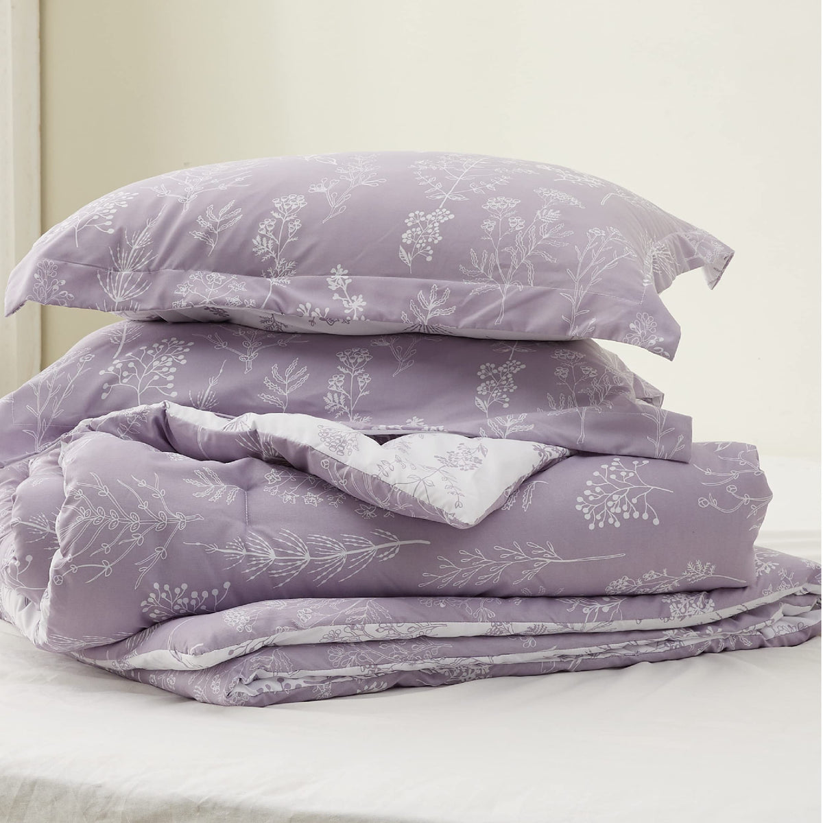 Bedsure queen-size comforter with two shams, a thoughtful bedding upgrade