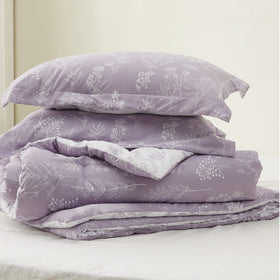 Bedsure queen-size comforter with two shams, a thoughtful bedding upgrade