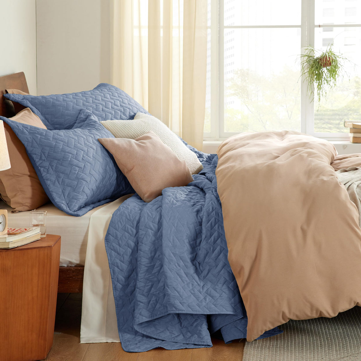 Durable stitching with 10 stitches per inch ensures lasting quality in daily use.