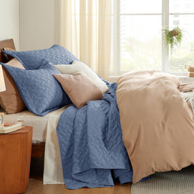 Durable stitching with 10 stitches per inch ensures lasting quality in daily use.