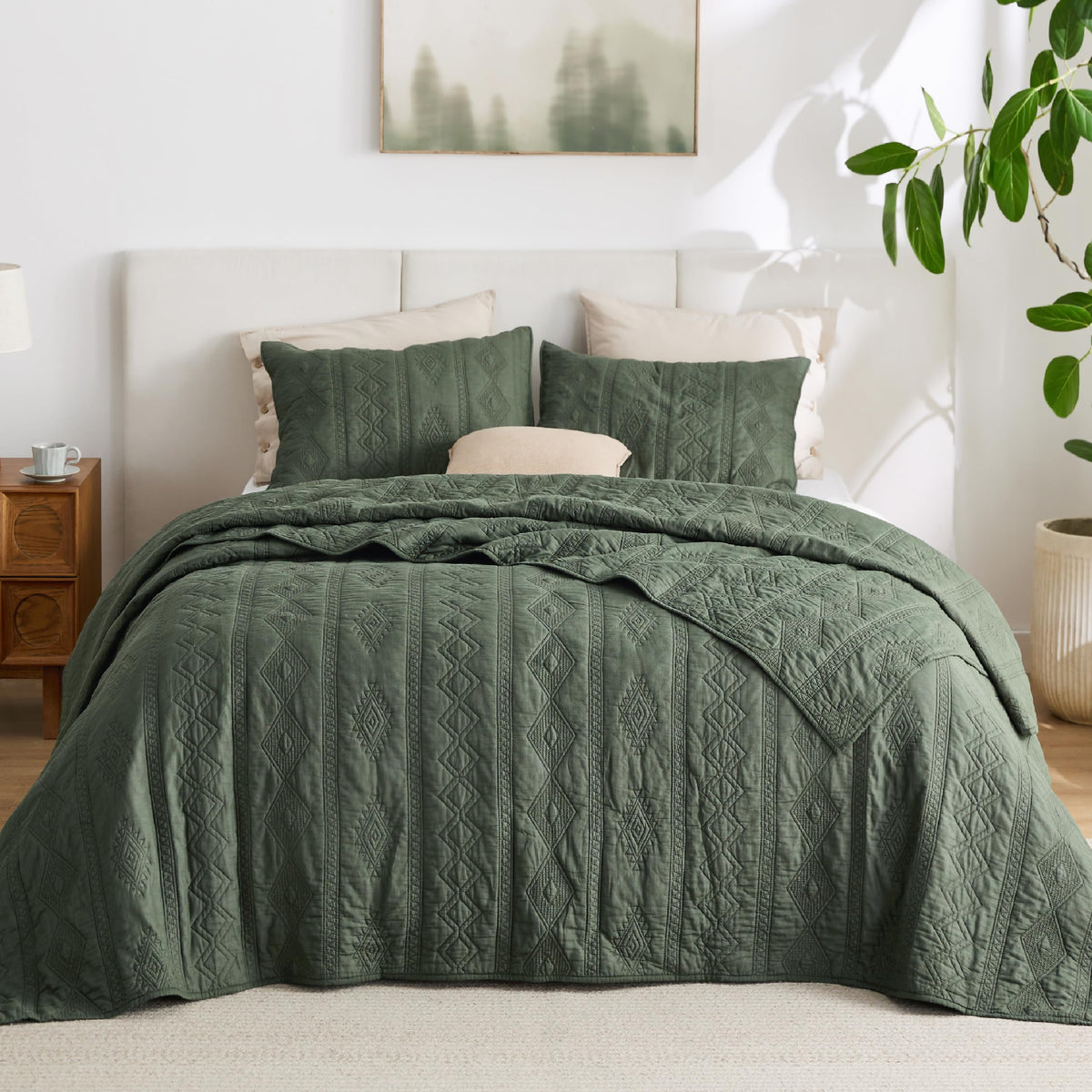 Bedsure 100% cotton quilt in olive green, top view, all-season comfort