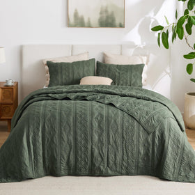 Bedsure 100% cotton quilt in olive green, top view, all-season comfort