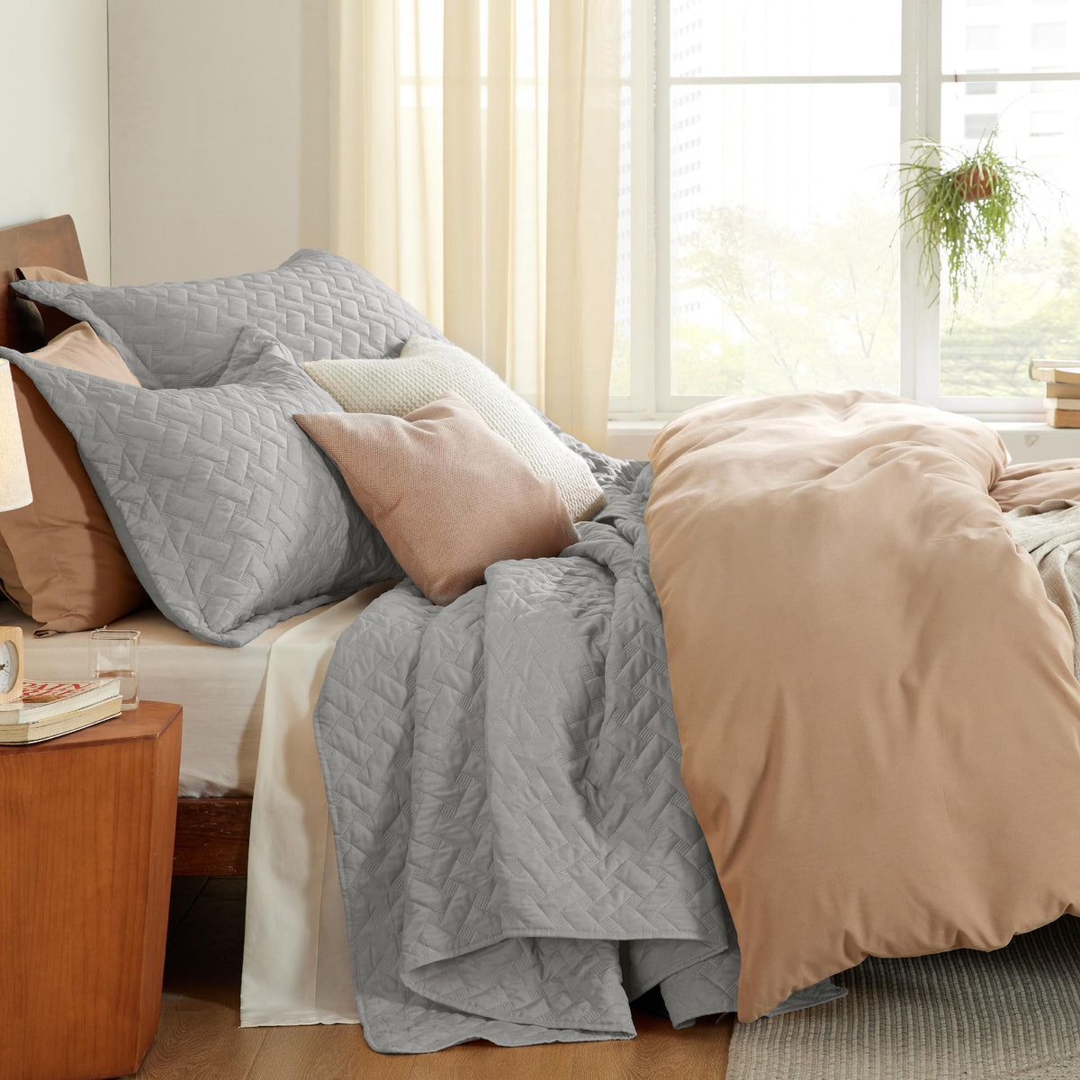 Bedsure king quilt with 10 stitches per inch for durability.