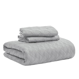 Bedsure king quilt with durable edges supports everyday use.