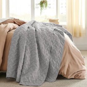 Bedsure king quilt features soft brushed shell for cozy nights.