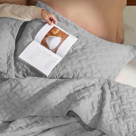 Bedsure lightweight all-seasons design ideal for versatile bedroom styling.