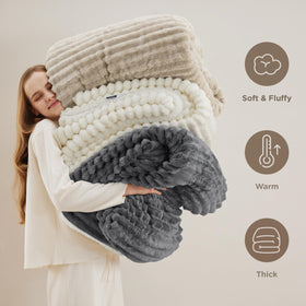 Bedsure Sherpa blanket easy-care feature, machine washable in cold water.