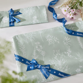 Bedsure soft brushed fabric provides gentle comfort against the skin