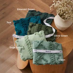 Bedsure soft microfiber fabric delivers breathable warmth for year round comfort.