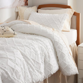 Bedsure twin comforter showcasing soft microfiber for breathable warmth