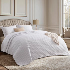 Bedsure quilt durably designed to stay vibrant after washes