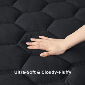 Bedsure deep-pocket edge view demonstrates secure dorm fit up to 21 inches
