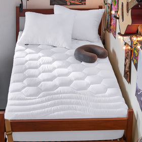 Bedsure Twin XL mattress pad top quilting provides soft, relaxing comfort for nightly use.