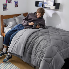 Bedsure twin-xl reversible design close-up highlights easy decor updates with two-tone versatility.