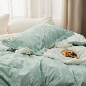 Bedsure reversible floral design adds freshness to any season